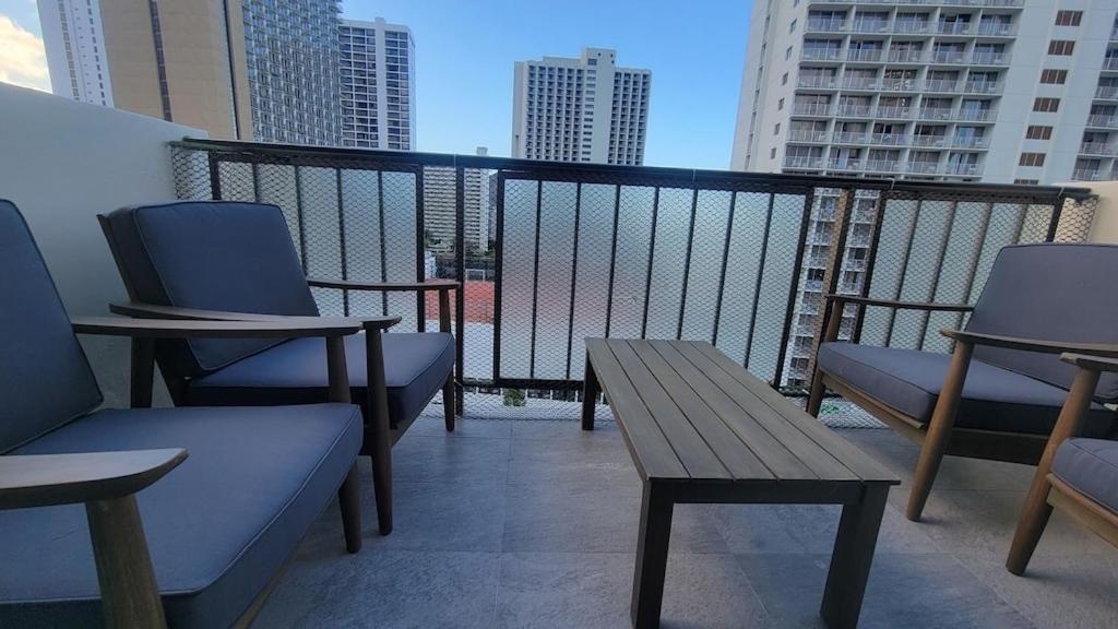 Waikiki Condo 2 Bedrooms 2 Bathrooms With 1 Free Parking Space Хонолулу Екстериор снимка