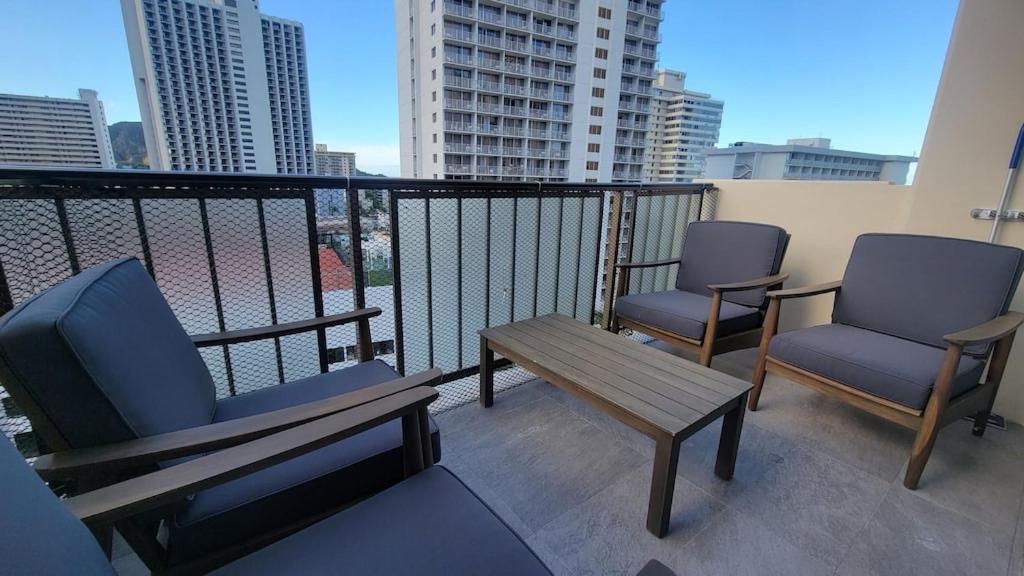 Waikiki Condo 2 Bedrooms 2 Bathrooms With 1 Free Parking Space Хонолулу Екстериор снимка