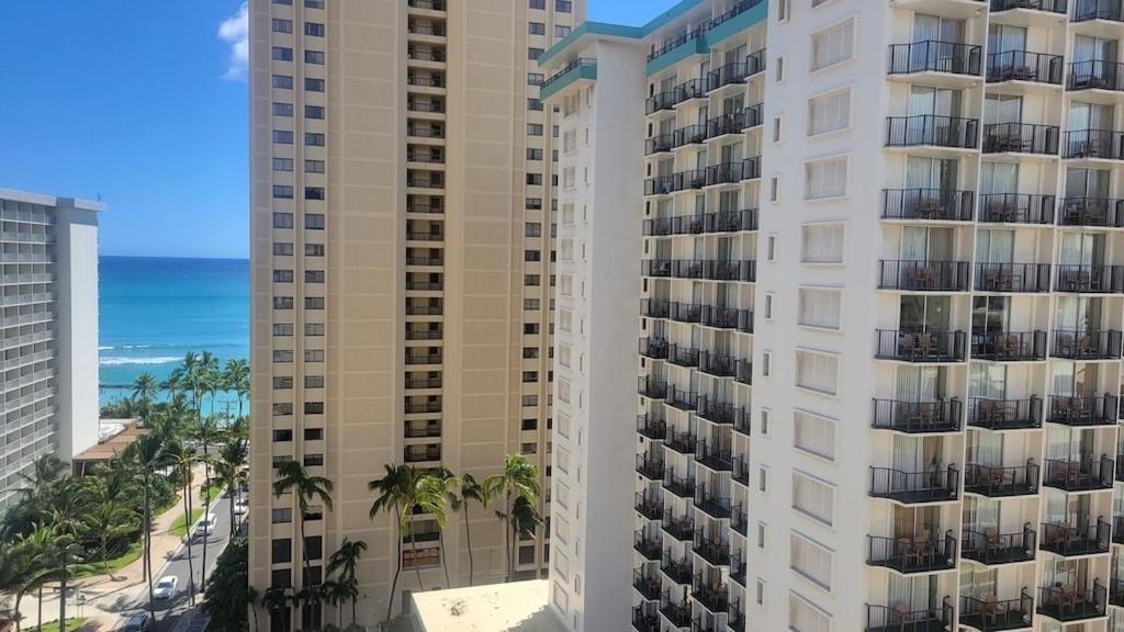 Waikiki Condo 2 Bedrooms 2 Bathrooms With 1 Free Parking Space Хонолулу Екстериор снимка