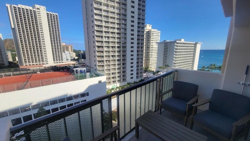 Waikiki Condo 2 Bedrooms 2 Bathrooms With 1 Free Parking Space Хонолулу Екстериор снимка