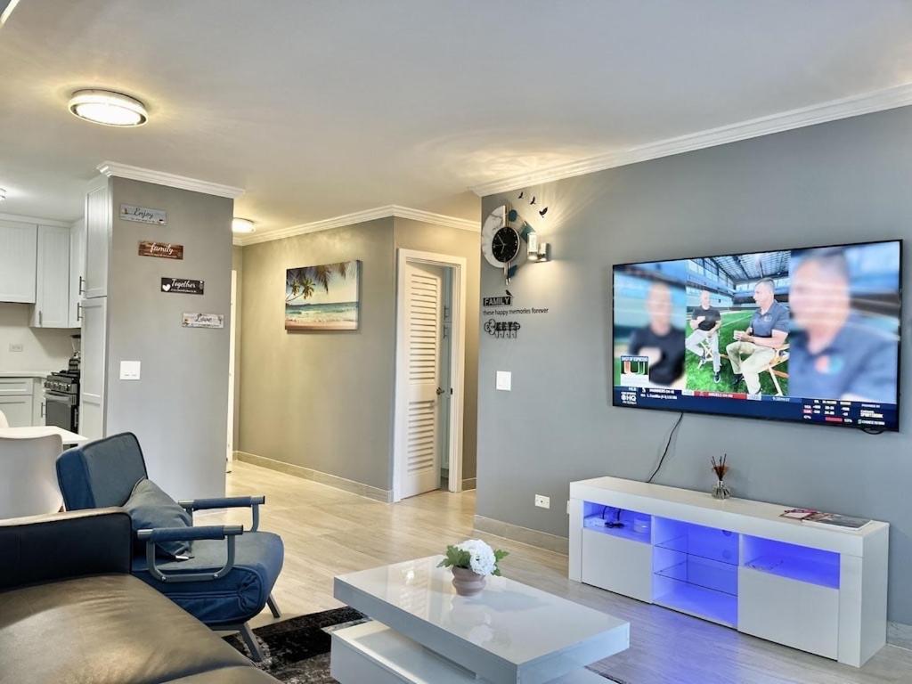 Waikiki Condo 2 Bedrooms 2 Bathrooms With 1 Free Parking Space Хонолулу Екстериор снимка