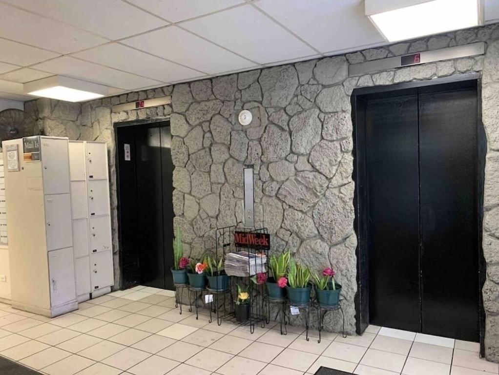 Waikiki Condo 2 Bedrooms 2 Bathrooms With 1 Free Parking Space Хонолулу Екстериор снимка